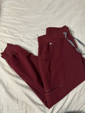 Figs maroon joggers Small petite
